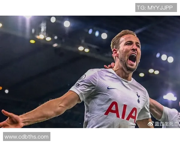 足球巨星转会风云:从顶级俱乐部到新舞台的华丽蜕变与挑战 足球巨星转会风云:从顶级俱乐部到新舞台的华丽蜕变与挑战