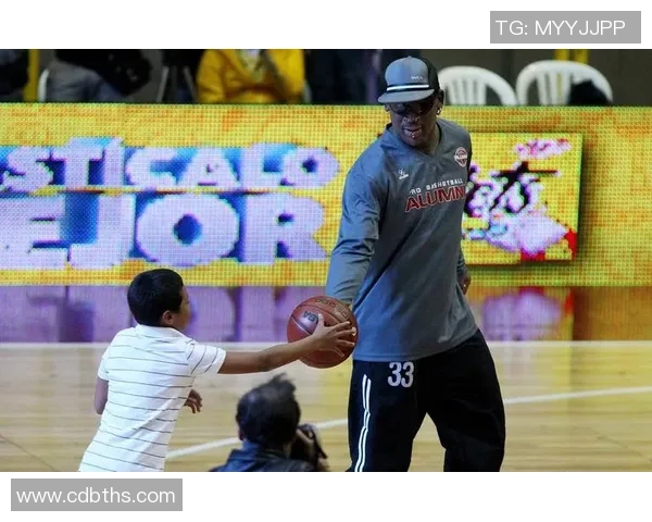 罗德曼在篮球中的独特角色与足球中鲁尼的相似性探讨